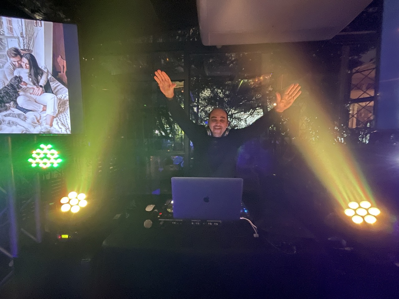 Dj em Curitiba para eventos de casamento, 15 anos, corporativo, formatura, empresarial